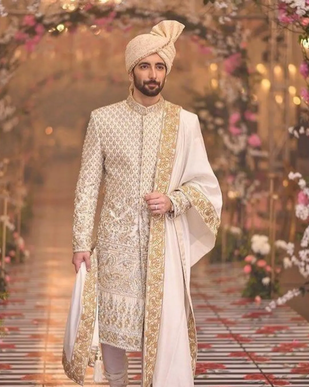 Royal Safa & Turban Design 11 by Ronak Dave